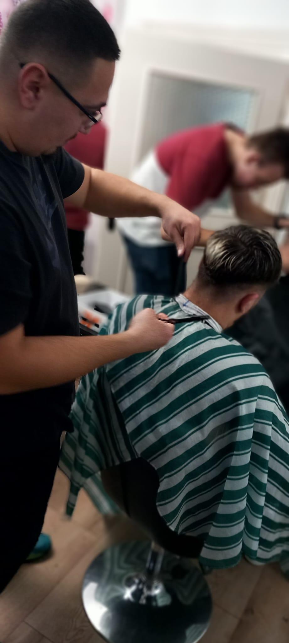 Curs Frizerie Barbering – Cod COR 514113